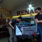 "4aLpes" : 3 jeunes montois retentent l'aventure de la grande traversée des Alpes en 4L cette année !