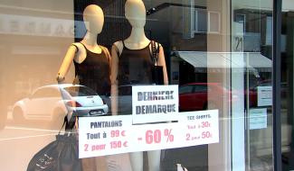 Soldes - Comment les commerçants font face à la concurrence du Net?