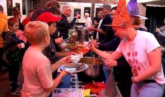 Soup me baby : la 10e fête de la soupe réchauffe toujours autant le cœur des Montois