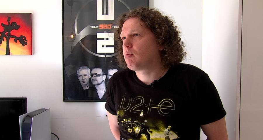 Mons : Fan de U2 et de rock, Jérémy Lavin écrit sa biographie du groupe