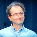 Face à Vous - Francesco Lo Bue : Les pieds à Mons, la tête dans les étoiles