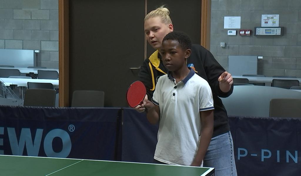 Hyon : L'Externat Saint-Joseph apprend le tennis de table avec des professionnels