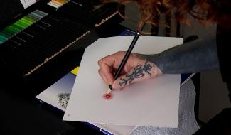 Octobre Rose : une Eugéienne s'est spécialisée dans les tatouages sur cicatrice