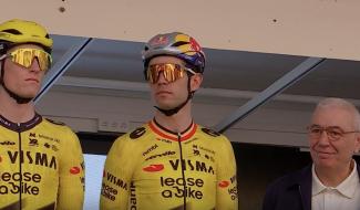 Wout Van Aert attire les fans au départ du GP Samyn 2026