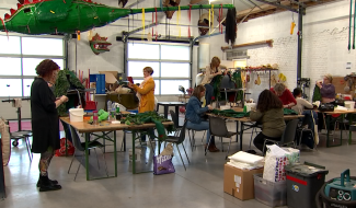 Petit Lumeçon - Des couturières bénévoles confectionnent les costumes