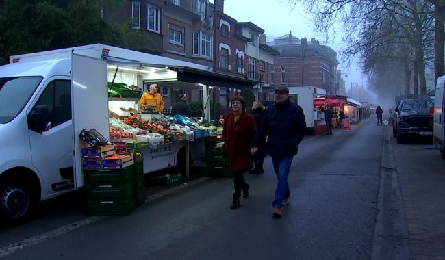 Mons : premier jour de marché sur l'esplanade Dolez