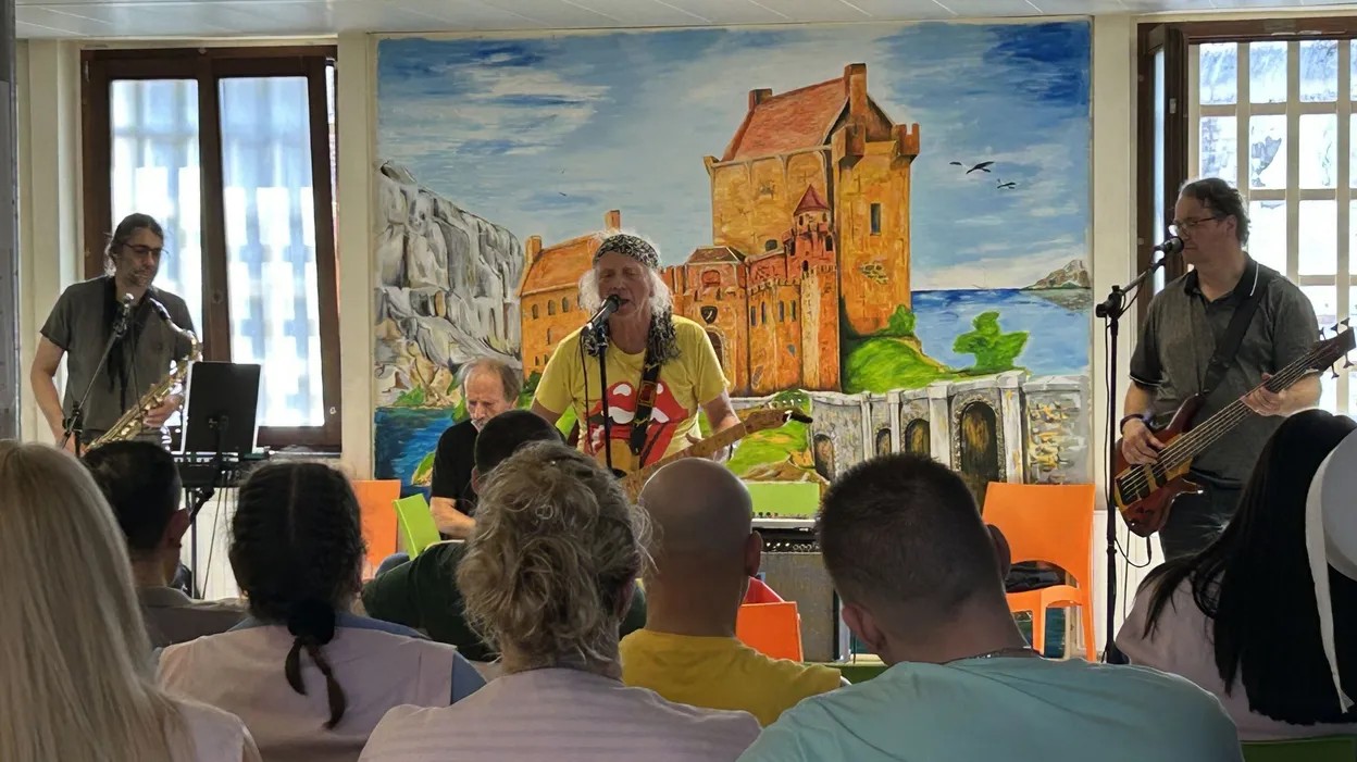 Derrière les murs de la prison de Mons :  l'esprit libre du rock'n'roll