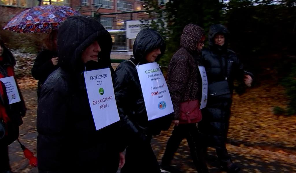 Saint-Ghislain - Une chaîne humaine d'enseignants