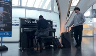 Le piano itinérant de la SNCB de retour à la gare de Mons !