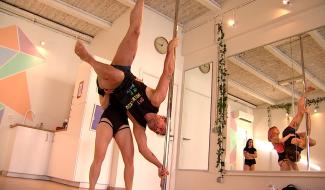 La pole dance : les hommes s'y mettent aussi !