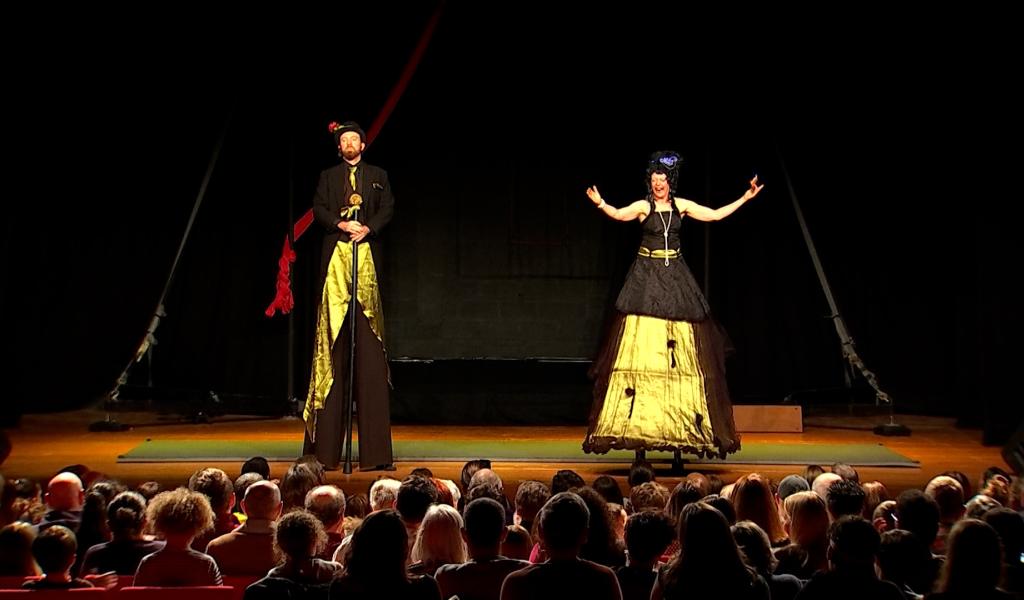 Le festival des écoles de cirque a transformé le centre culturel de Dour en piste aux étoiles