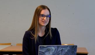 Rencontre avec Amandine Dethy, la créatrice du visuel du Doudou 2024