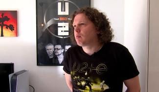 Mons : Fan de U2 et de rock, Jérémy Lavin écrit sa biographie du groupe