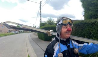 Villerot - Un clown skieur à la rencontre des habitants