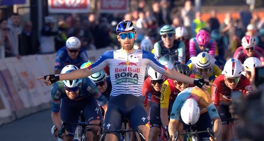 CYCLISME - Jordi Meeus remporte au sprint le Samyn 2026