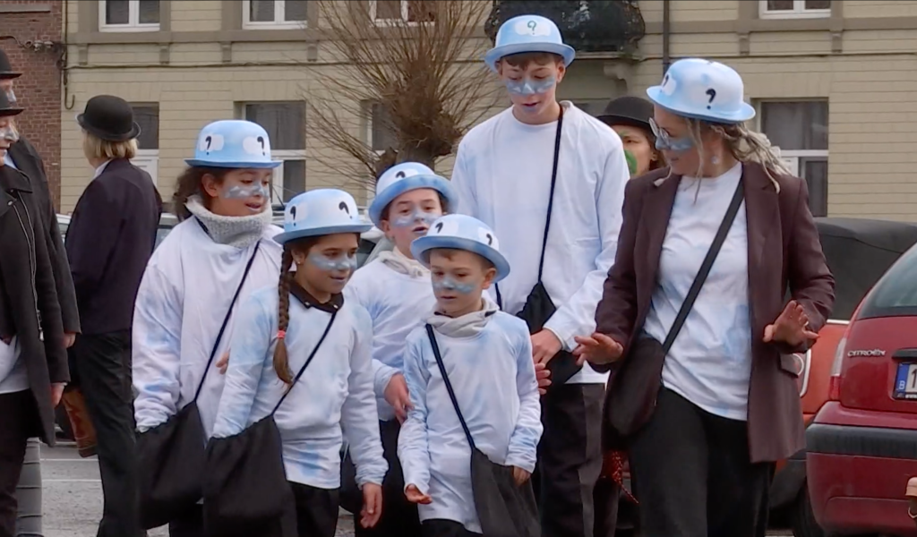 Le Carnaval des enfants de Jemappes rend hommage au peintre René Magritte