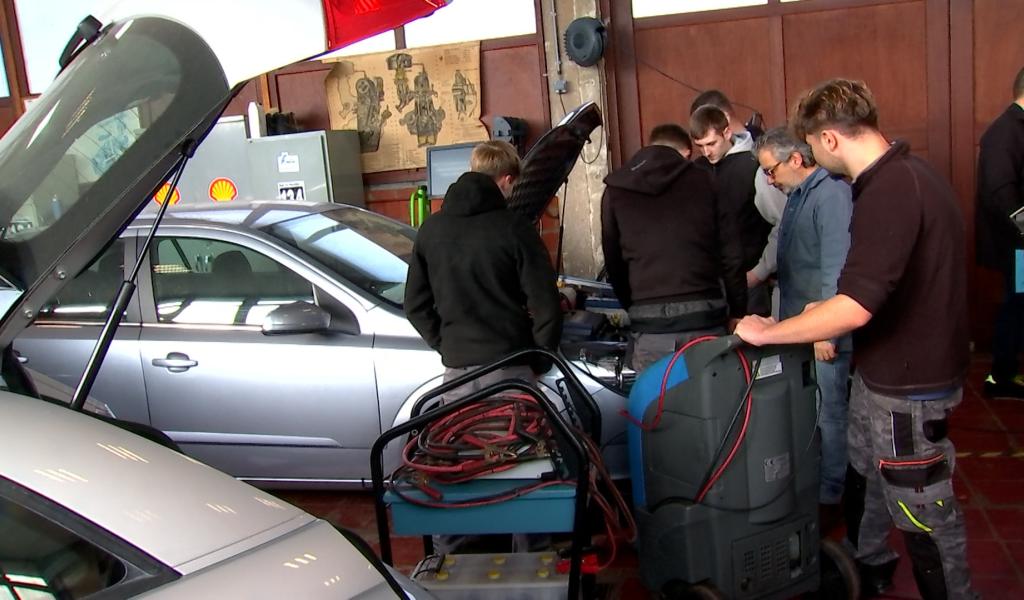 Hornu : Une voiture électrique pour maintenir la formation : le LPHC s’adapte à la réforme de la 7e TQ